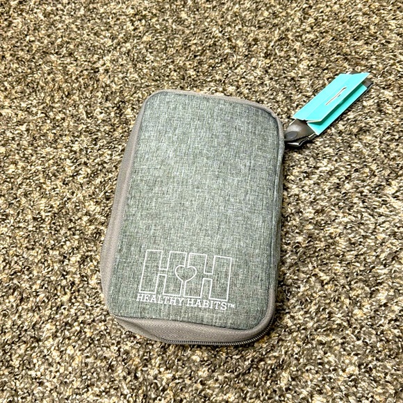 healthy habits Handbags - Travel bag